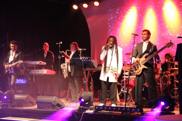 FREAKOUT 6 COVER BAND or D J Roy with Drums — photo 3
