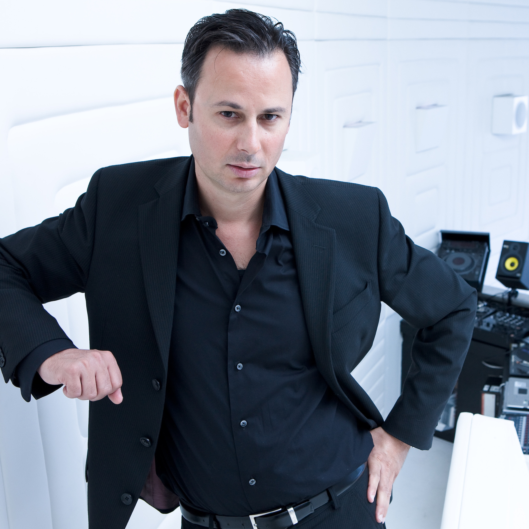 DJ Minus 8 - auch als Duo mit Sängerin / Saxophonist / Gitarrist — photo 8