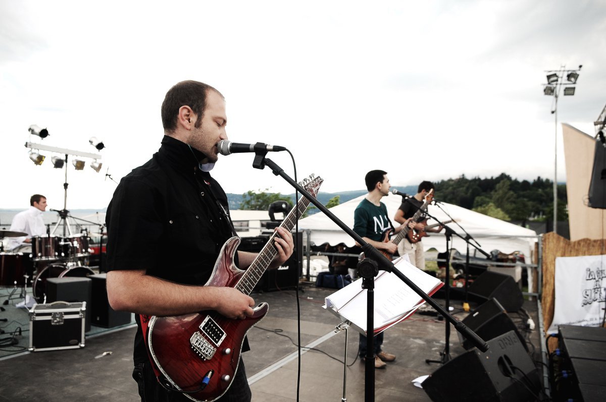 Dj and musician ,guitar player n singer — photo 2