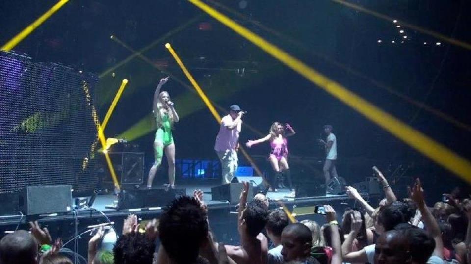 Natalyah (Caribbean Show) with dancer, dj or band — photo 4