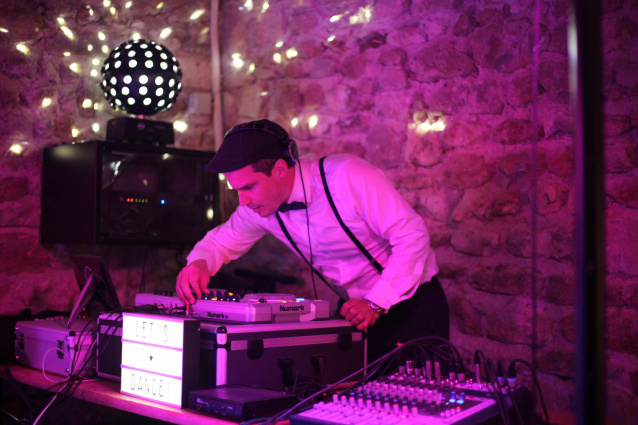 Lewis Larke  - Singer, Musician &amp;amp; DJ (solo-trio) — photo 6