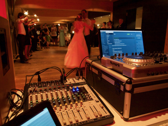 Lewis Larke  - Singer, Musician &amp;amp; DJ (solo-trio) — photo 7