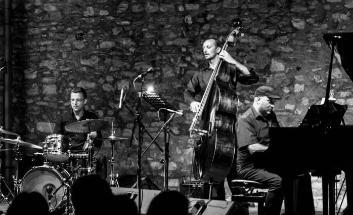 Evergreen Jazz Trio — photo 10