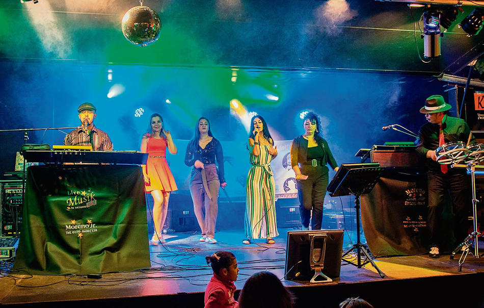 Franco RUJU  MORENO  Solo Duo Trio Show Italienische Deutsche International Musi — photo 3