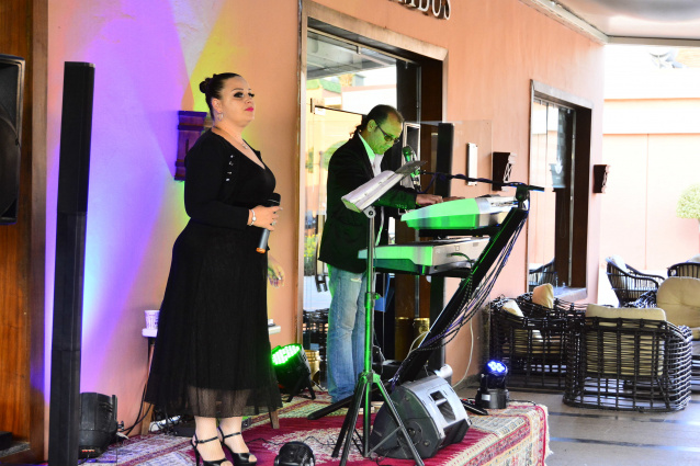 International Duo live pop dance music cover band jazz acoustic lounge music — photo 2