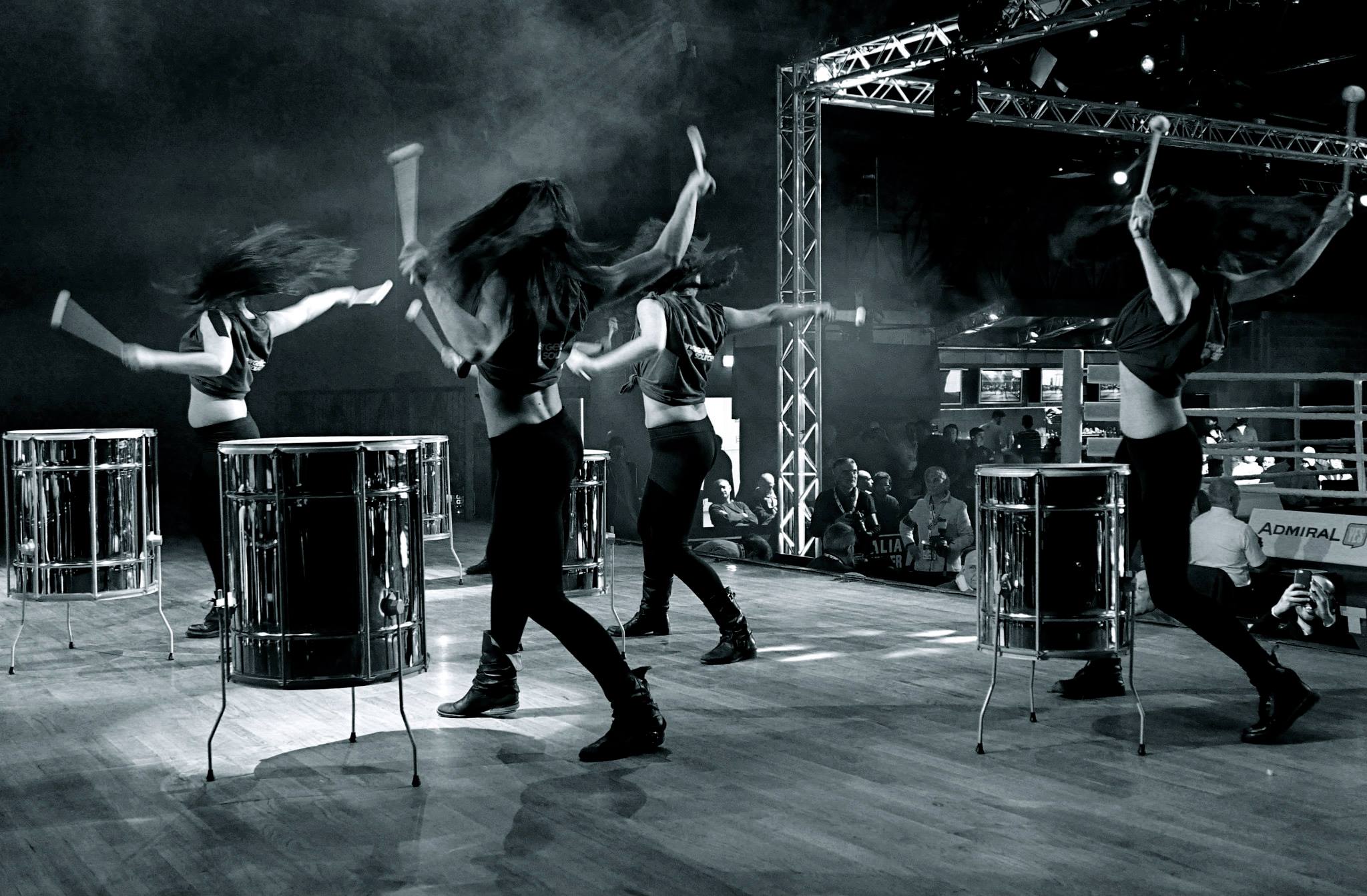 Catlike Mood - Acrobatic Drum Dance — photo 2