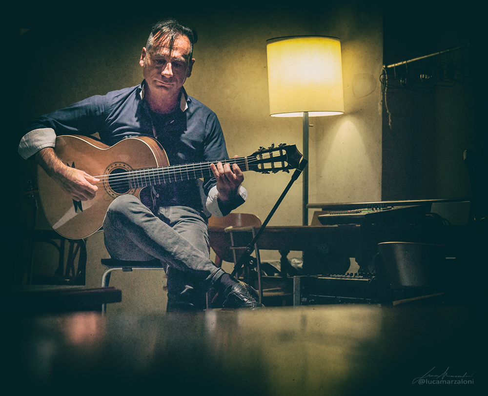 CARLO CALDERANO Acoustic Guitar Solo — photo 11