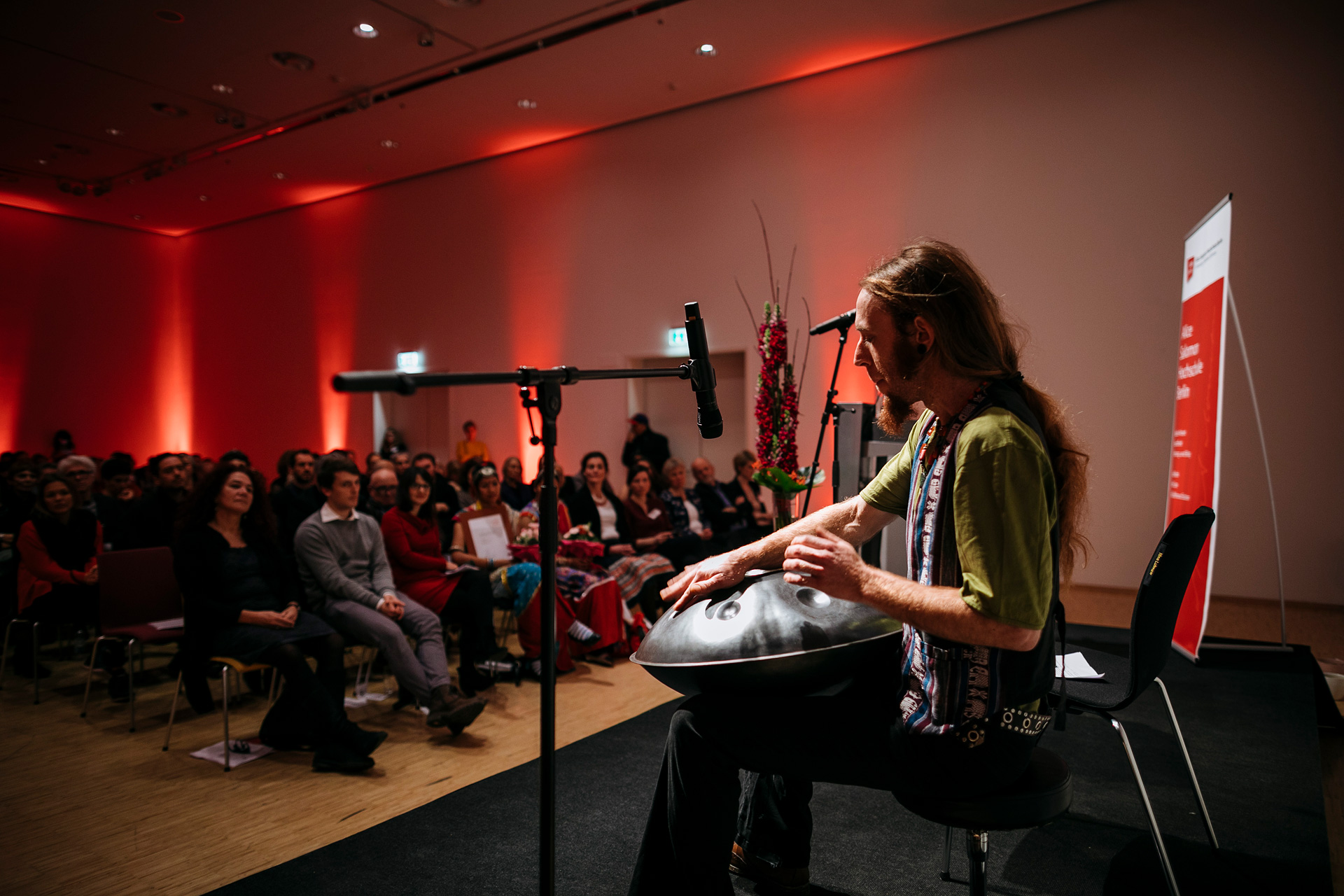 Hang Live — photo 3