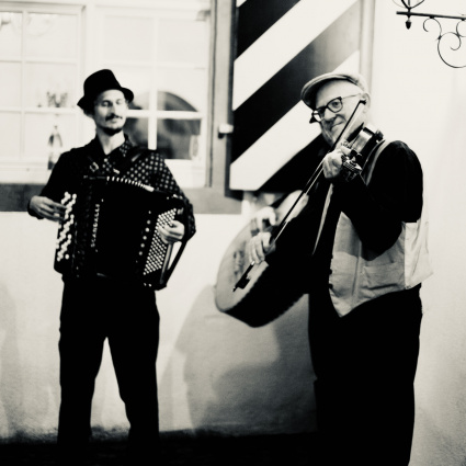 Die Melodikanten - Musikalische Weltreise mit Geige und Akkordeon — photo 4