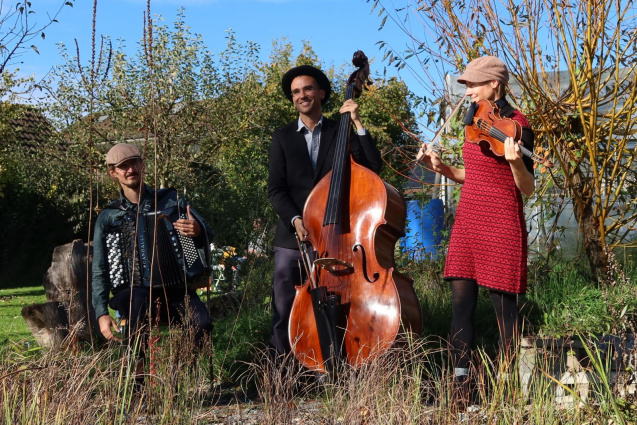Strello - Gipsy Folk Trio (Akkordeon/Geige/Kontrabass+Gesang) — photo 2