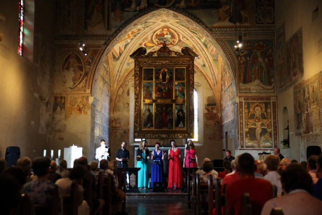 The Gospel Light Vocal Ensemble — photo 4
