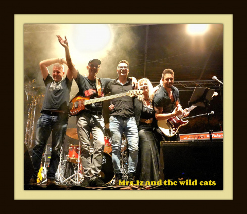 Mrs.Iz and the wild cats — photo 3
