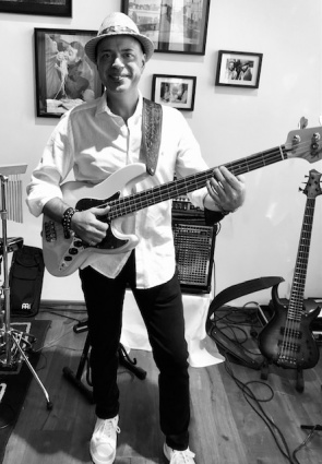 STRANGE GUYS Party Band — photo 13