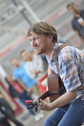Irish singer, songwriter and storyteller — photo 4