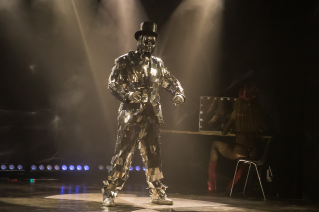 The mirror man — photo 3