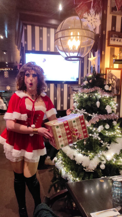 Artiste de Music-Hall/Cabaret Drag Queen — photo 2