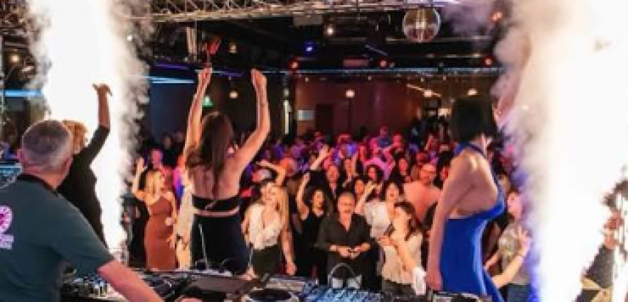 DJ Deejay format mascotte ballerine — photo 3